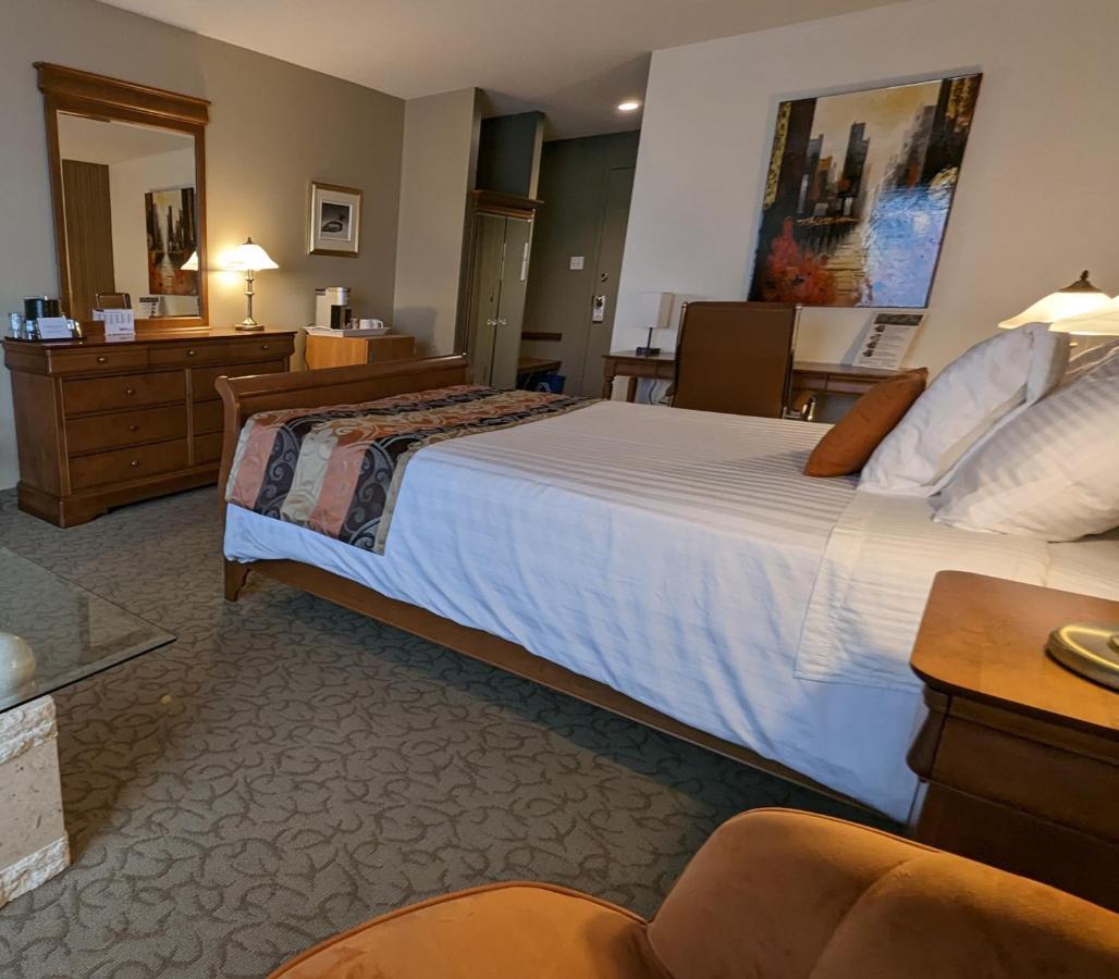 Des 21 Inn La Baie